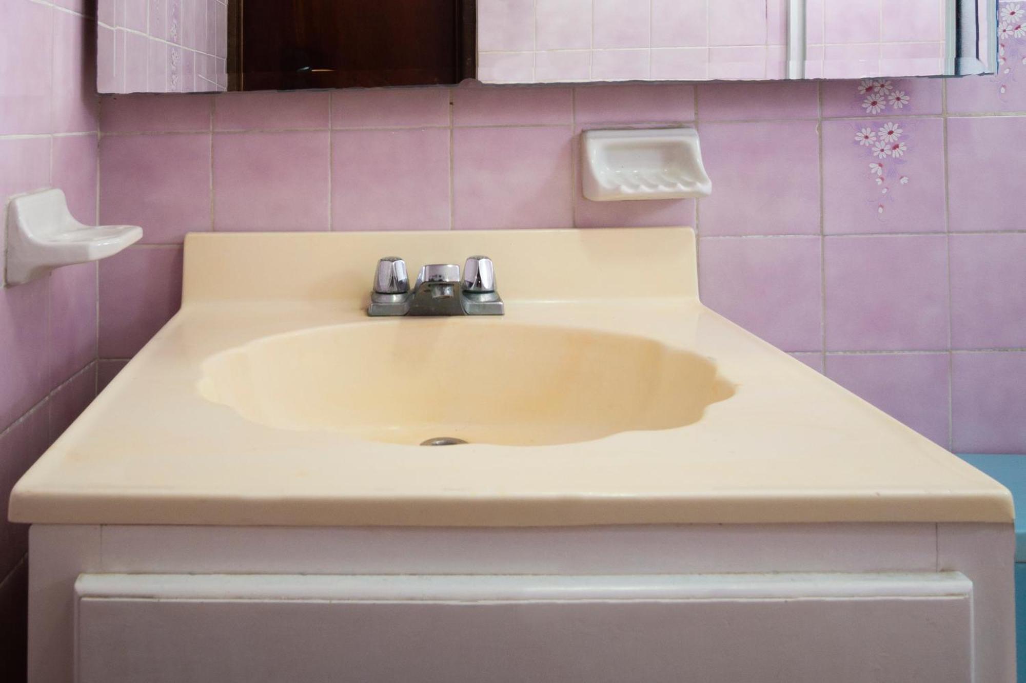 Oyo Hotel Hacienda Don Luis, רוסריטו מראה חיצוני תמונה A cultured marble vanity top
