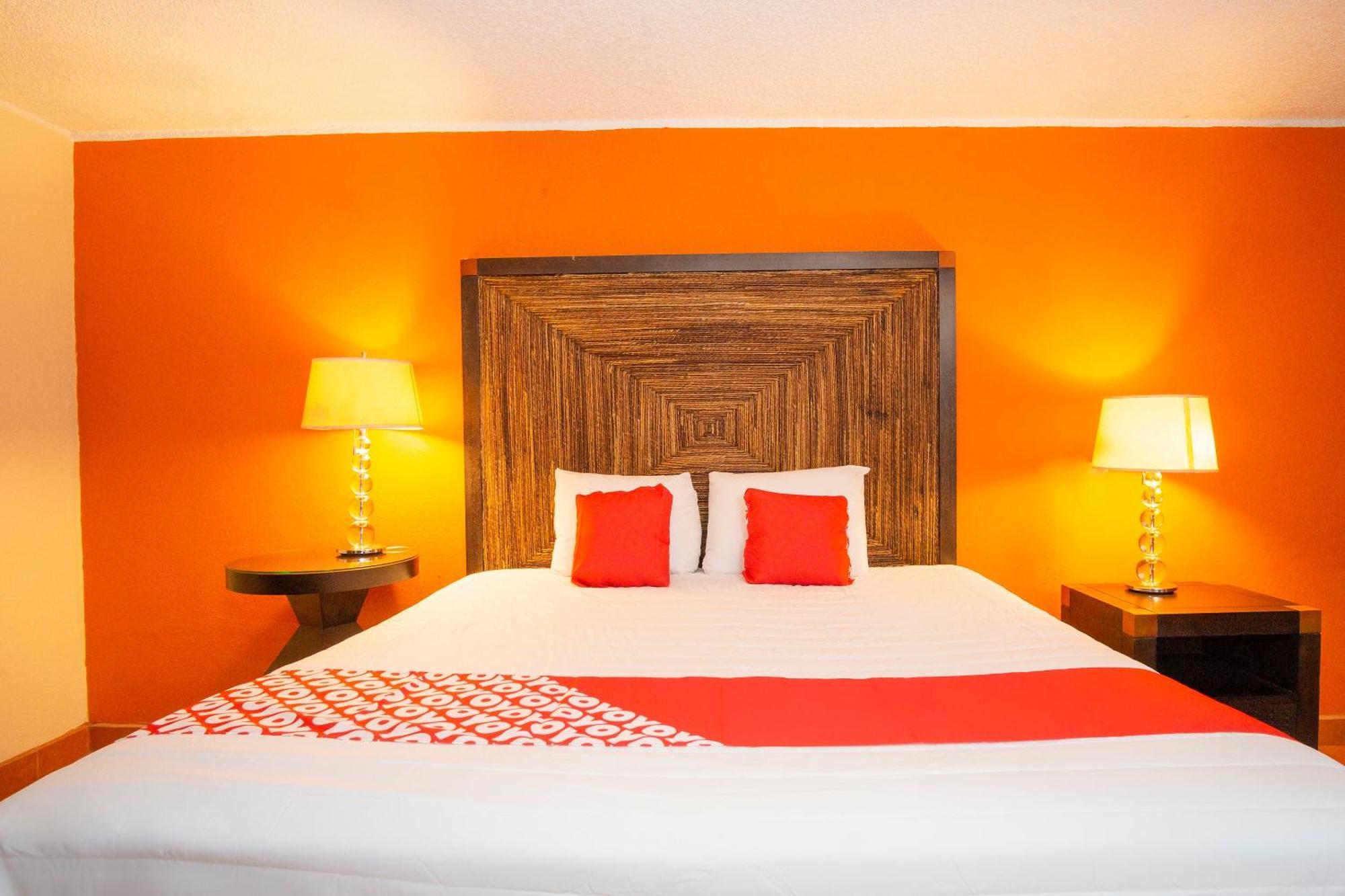 Oyo Hotel Hacienda Don Luis, רוסריטו מראה חיצוני תמונה A typical OYO hotel room
